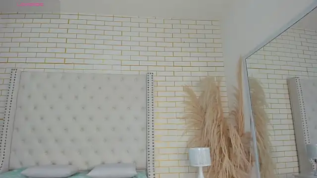 Emilly wilson  online show from January 19, 11:36 am