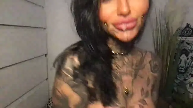 Snapshot of Peaches_and_the_Cream chatting on March 18, 12:41 pm Peaches and the Cream online show from March 18, 12:41 pm