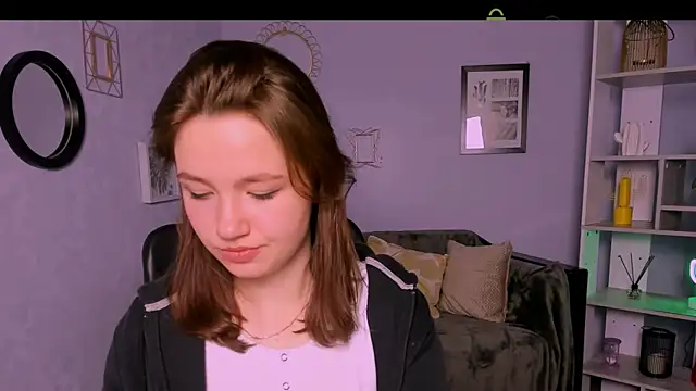Snapshot of helli_belli chatting on March 15, 2:56 am helli belli online show from March 15, 2:56 am