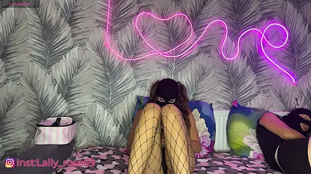 Snapshot of LallyRose69 chatting on September 20, 8:43 pm LallyRose69 online show from September 20, 8:43 pm