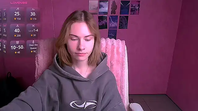 Snapshot of Fiona_Night chatting on February 23, 6:33 am Fiona Night online show from February 23, 6:33 am