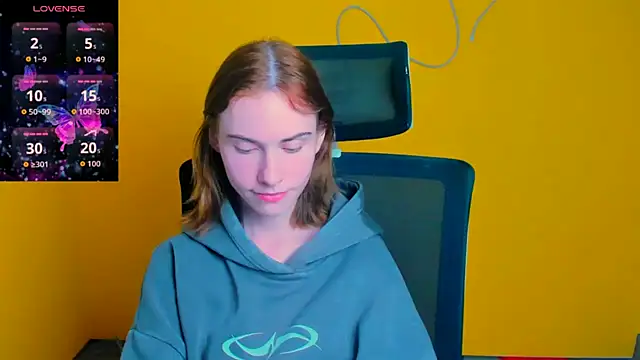 Snapshot of Fiona_Night chatting on April 1, 11:33 am Fiona Night online show from April 1, 11:33 am