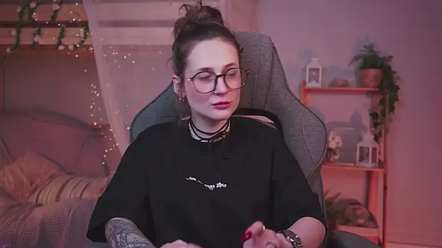 Snapshot of OliviaMcClean chatting on January 13, 7:41 pm OliviaMcClean online show from January 13, 7:41 pm