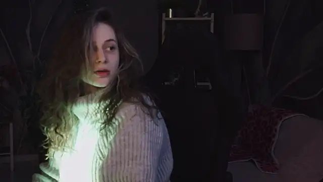 Snapshot of OliviaMcClean chatting on February 13, 2:07 am OliviaMcClean online show from February 13, 2:07 am