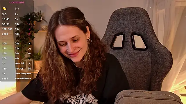 Snapshot of OliviaMcClean chatting on February 15, 5:09 pm OliviaMcClean online show from February 15, 5:09 pm