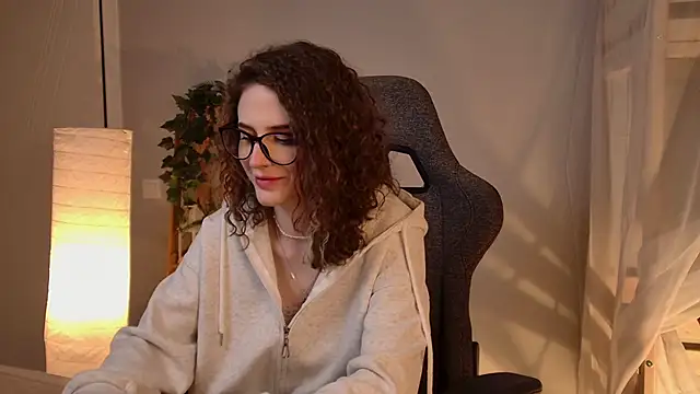 Snapshot of OliviaMcClean chatting on February 16, 6:37 pm OliviaMcClean online show from February 16, 6:37 pm