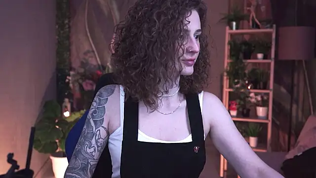 Snapshot of OliviaMcClean chatting on February 22, 11:36 pm OliviaMcClean online show from February 22, 11:36 pm