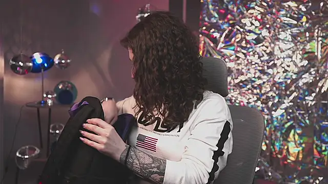 Snapshot of OliviaMcClean chatting on March 29, 7:25 pm OliviaMcClean online show from March 29, 7:25 pm