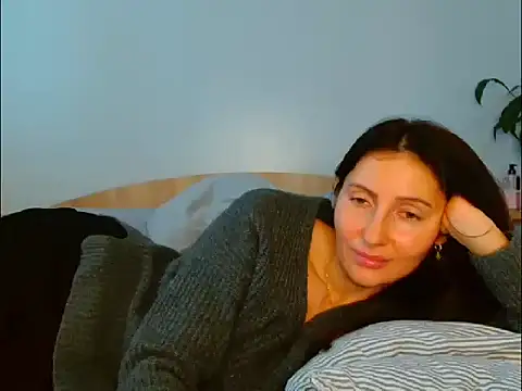 Snapshot of Irina9793 chatting on February 6, 10:29 am Irina9793 online show from February 6, 10:29 am