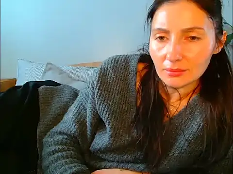 Snapshot of Irina9793 chatting on February 9, 11:47 am Irina9793 online show from February 9, 11:47 am