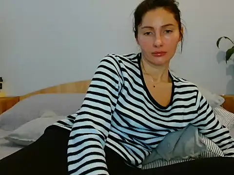 Snapshot of Irina9793 chatting on February 18, 10:00 am Irina9793 online show from February 18, 10:00 am