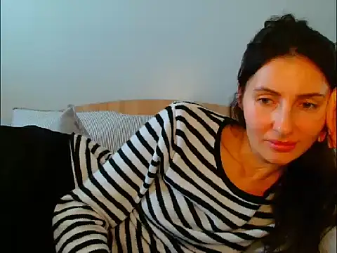 Snapshot of Irina9793 chatting on March 5, 10:33 am Irina9793 online show from March 5, 10:33 am