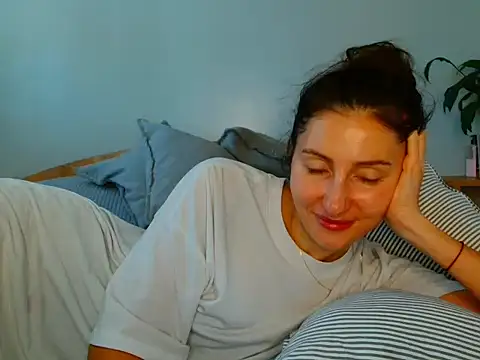 Snapshot of Irina9793 chatting on March 10, 9:58 am Irina9793 online show from March 10, 9:58 am