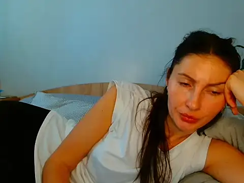 Snapshot of Irina9793 chatting on April 6, 8:59 am Irina9793 online show from April 6, 8:59 am