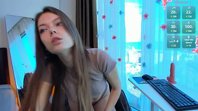 Snapshot of Alice_neon chatting on November 17, 1:00 am Alice neon online show from November 17, 1:00 am