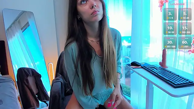 Snapshot of Alice_neon chatting on March 1, 12:56 am Alice neon online show from March 1, 12:56 am