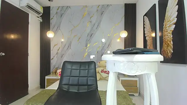 sasha blake  online show from March 14, 9:10 pm