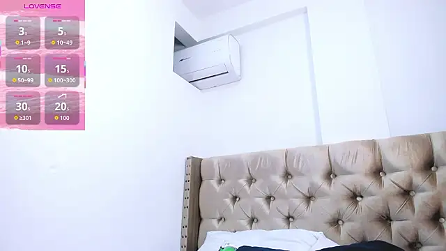 ArianaaGrace online show from March 30, 7:37 pm