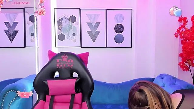 Snapshot of Agatha_luxx chatting on March 8, 12:41 pm Agatha luxx online show from March 8, 12:41 pm