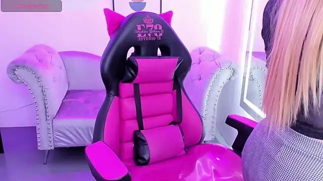 Snapshot of Agatha_luxx chatting on March 18, 12:36 pm Agatha luxx online show from March 18, 12:36 pm