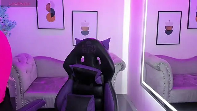 Snapshot of Agatha_luxx chatting on March 19, 3:40 pm Agatha luxx online show from March 19, 3:40 pm