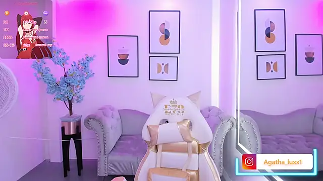 Snapshot of Agatha_luxx chatting on September 19, 12:39 pm Agatha luxx online show from September 19, 12:39 pm
