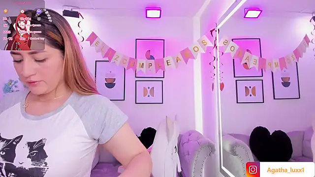 Snapshot of Agatha_luxx chatting on October 22, 12:38 pm Agatha luxx online show from October 22, 12:38 pm