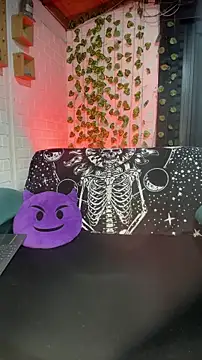 Snapshot of LiraSonnett chatting on January 12, 9:31 pm LiraSonnett online show from January 12, 9:31 pm