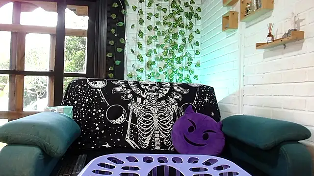 Snapshot of LiraSonnett chatting on January 14, 9:42 pm LiraSonnett online show from January 14, 9:42 pm