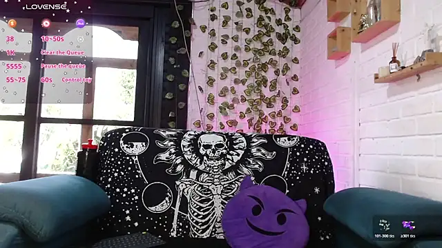 Snapshot of LiraSonnett chatting on February 4, 9:09 pm LiraSonnett online show from February 4, 9:09 pm