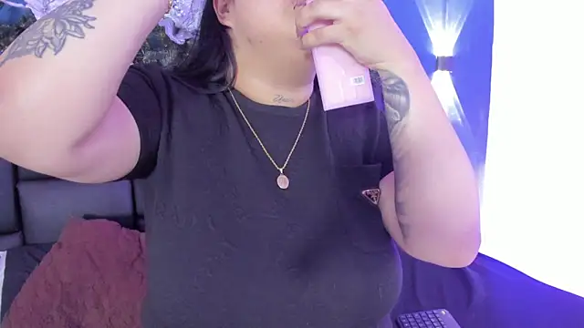 DANESKA HILLER online show from January 8, 8:00 pm