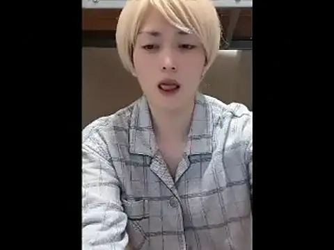 Snapshot of mgnhiroyuki chatting on November 2, 3:42 am mgnhiroyuki online show from November 2, 3:42 am