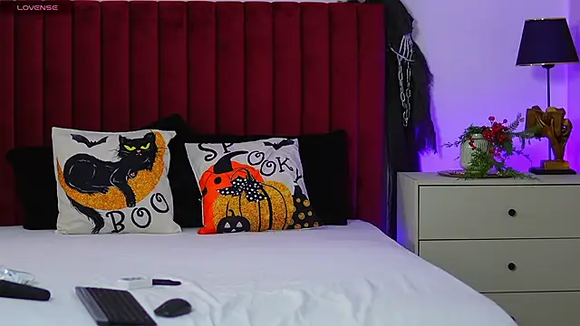 AprilGold18 online show from October 30, 5:35 pm