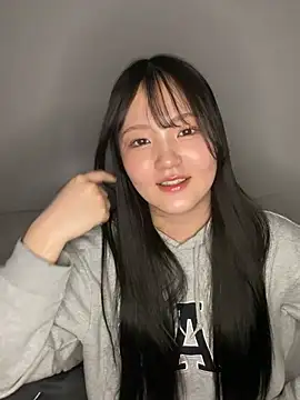 Snapshot of MinaKubo chatting on April 6, 1:23 pm MinaKubo online show from April 6, 1:23 pm