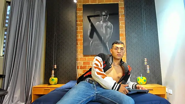 Snapshot of NoahVolkov chatting on March 1, 12:01 pm NoahVolkov online show from March 1, 12:01 pm