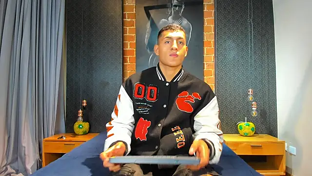 Snapshot of NoahVolkov chatting on March 6, 11:25 am NoahVolkov online show from March 6, 11:25 am