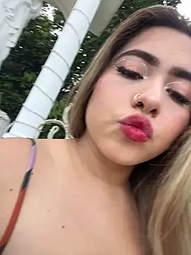 Snapshot of lunaxxx_69 chatting on November 7, 9:59 pm lunaxxx 69 online show from November 7, 9:59 pm