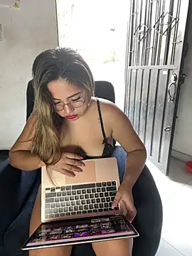 Snapshot of lunaxxx_69 chatting on February 6, 10:02 pm lunaxxx 69 online show from February 6, 10:02 pm