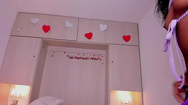 Snapshot of BeverlySteel chatting on February 18, 8:05 pm BeverlySteel online show from February 18, 8:05 pm