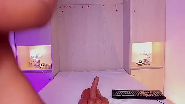 Snapshot of BeverlySteel chatting on March 6, 8:05 pm BeverlySteel online show from March 6, 8:05 pm