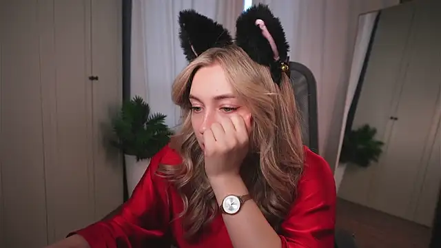 christie luv online show from November 4, 1:32 pm