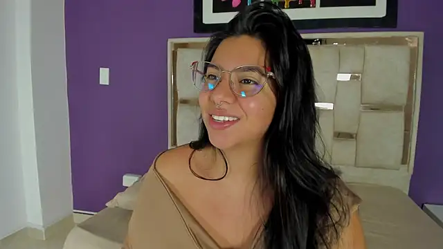 Snapshot of emilyy_cooperr chatting on March 5, 12:12 pm emilyy cooperr online show from March 5, 12:12 pm