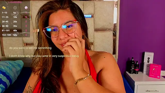 Snapshot of emilyy_cooperr chatting on March 28, 12:16 pm emilyy cooperr online show from March 28, 12:16 pm