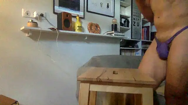 Snapshot of Bubba7519 chatting on September 15, 7:52 am Bubba7519 online show from September 15, 7:52 am