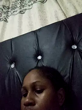 Snapshot of queen_lovely2 chatting on December 4, 6:05 pm queen lovely2 online show from December 4, 6:05 pm