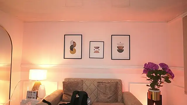 Snapshot of JulesBenett chatting on October 10, 11:31 am JulesBenett online show from October 10, 11:31 am