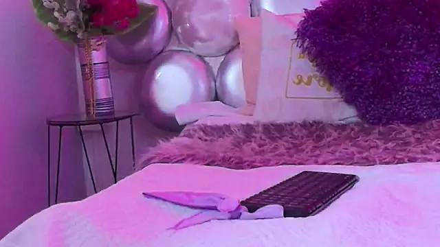 Snapshot of Mia_Montess chatting on October 8, 12:03 pm Mia Montess online show from October 8, 12:03 pm