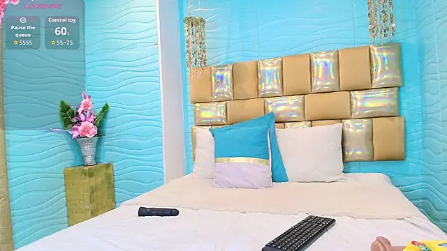 Snapshot of Mia_Montess chatting on October 15, 1:00 pm Mia Montess online show from October 15, 1:00 pm