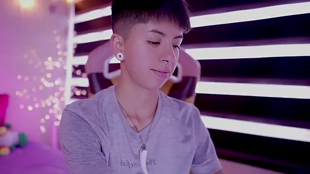 Snapshot of tommy_blue chatting on March 14, 6:39 pm tommy blue online show from March 14, 6:39 pm