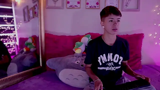 Snapshot of tommy_blue chatting on March 15, 1:18 pm tommy blue online show from March 15, 1:18 pm